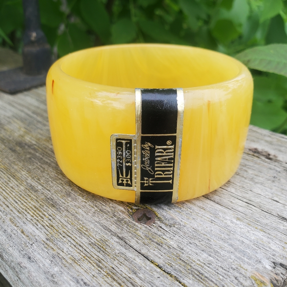 Vintage Trifari bangle bracelet original tags